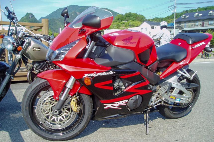 Old motorcycles may no longer be permitted in Singapore after 2028 image