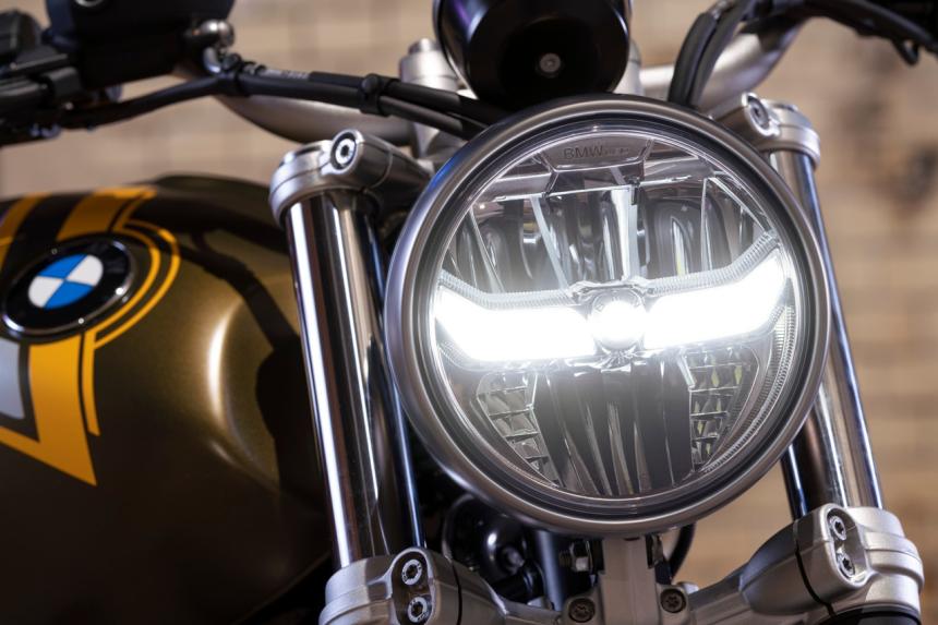 Wire wheels as standard in 2021 BMW R NineT models image