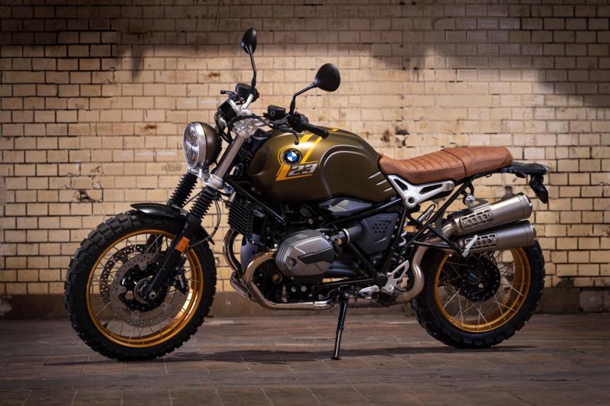 Wire wheels as standard in 2021 BMW R NineT models image