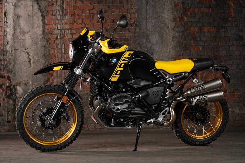 Wire wheels as standard in 2021 BMW R NineT models image