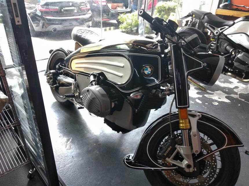 Turn your R nineT to a 30s BMW R7 with this kit image