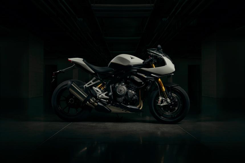 Triumph unveils new Speed Triple 1200 image