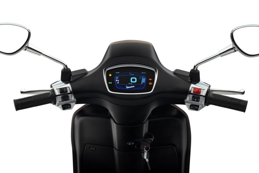 Vespa launches 2021 Sprint S with digital panel image