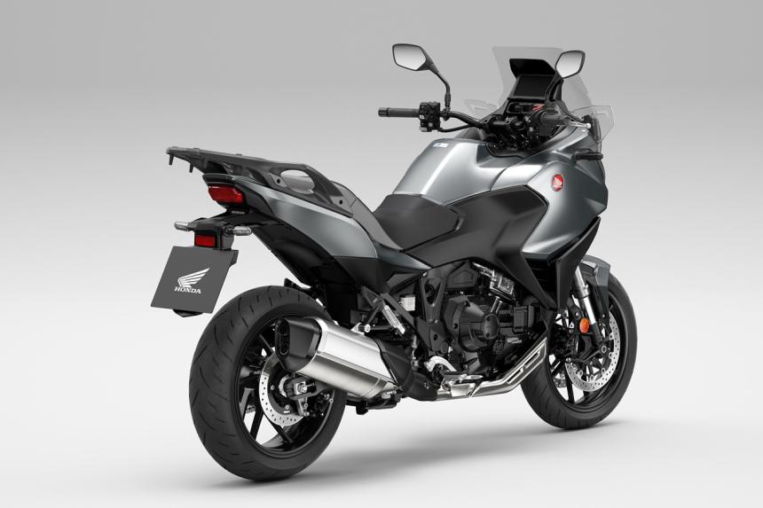 Honda launches 2022 NT1100 image