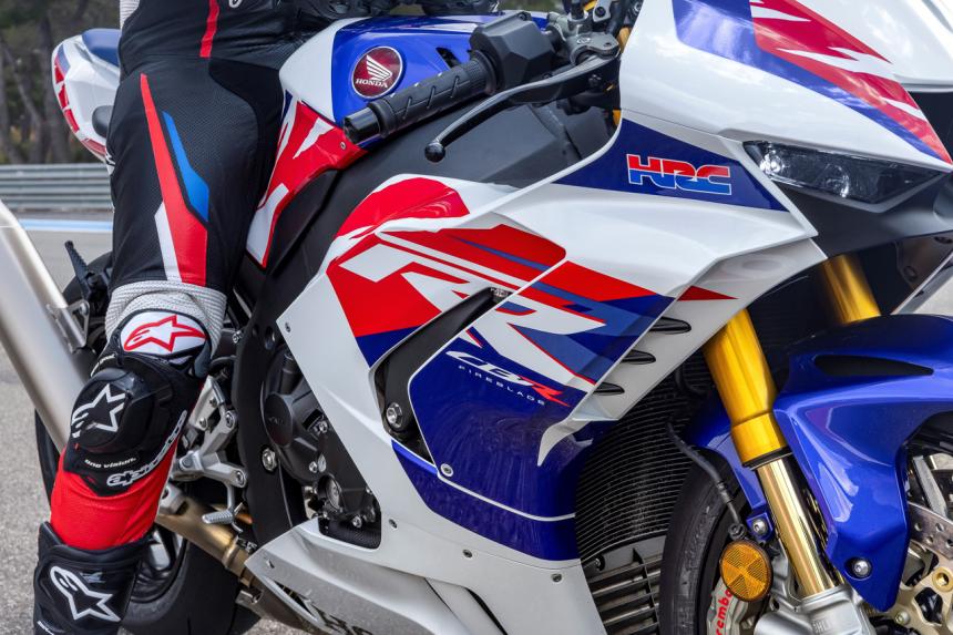 Honda unveils 214 HP 30th Anniversary Fireblade image