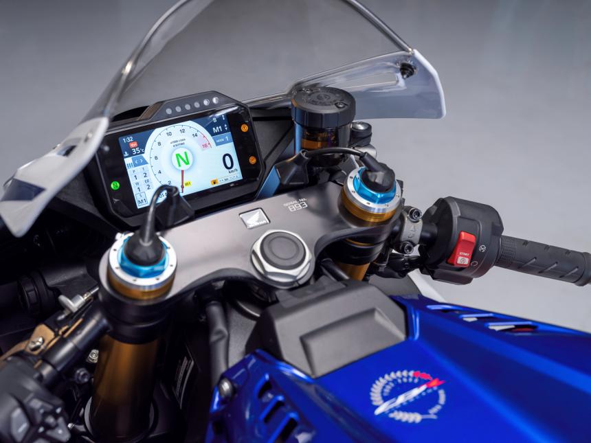 Honda unveils 214 HP 30th Anniversary Fireblade image