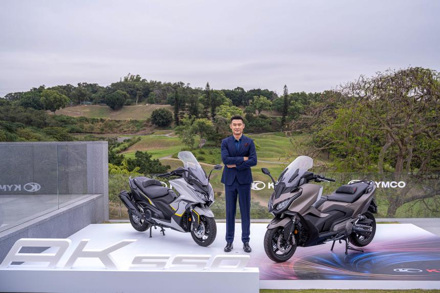 New KYMCO AK 550 upgrades their flagship AK 550 maxi-scooter image