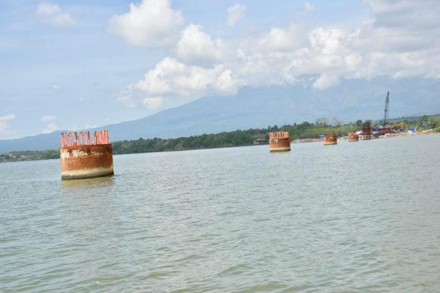 Construction of a 3-km bridge connecting Lanao and Misamis in full steam image