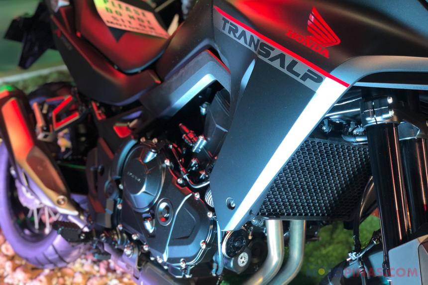 Honda's XL750 Transalp wants to dethrone Yamaha's T7 image