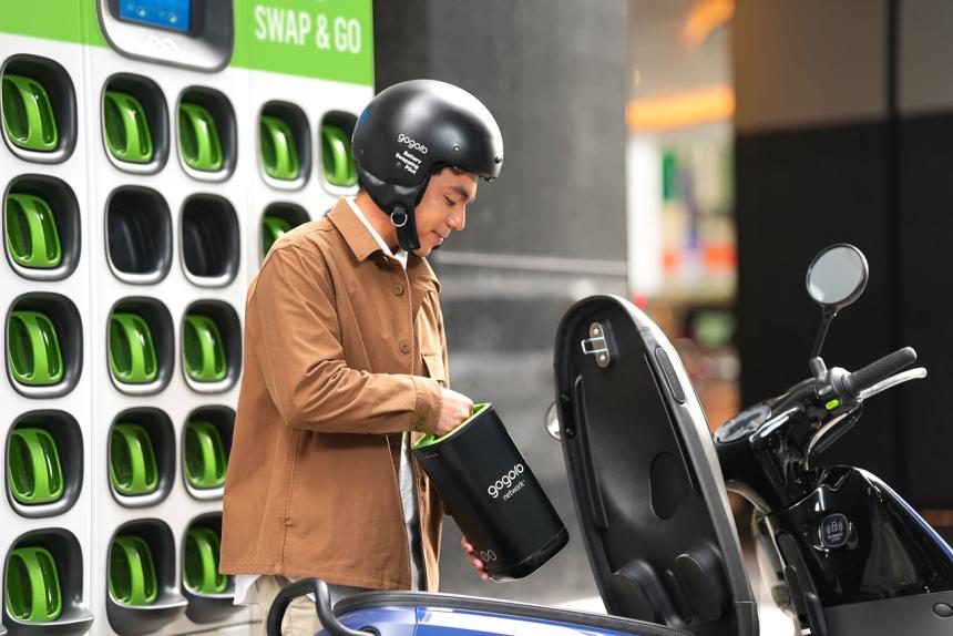 Battery-swapping Gogoro scooters now in the PH Battery-swapping Gogoro scooters now in the PH image