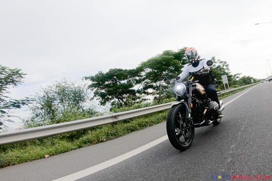 First ride: BMW R 12 First ride: BMW R 12 image