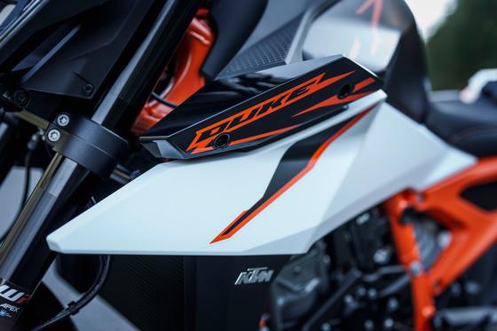 KTM announces 2025 990 Duke R KTM announces 2025 990 Duke R image