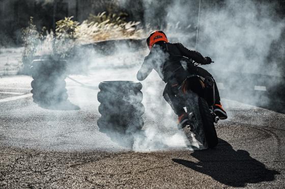 KTM updates the 790 Duke with a… new 5-inch screen for 2025 image