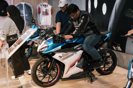 CFMOTO unveils the 250NK LITE & 250SR LITE at Makina image