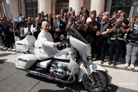 Leo XIV blesses the BMW R 18 ‘Pope Bagger’, to be auctioned for charity Leo XIV blesses the BMW R 18 ‘Pope Bagger’, to be auctioned for charity image