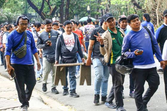 PHP 5K ayuda forced riders to fall in line under the sun; 1 rider dead image