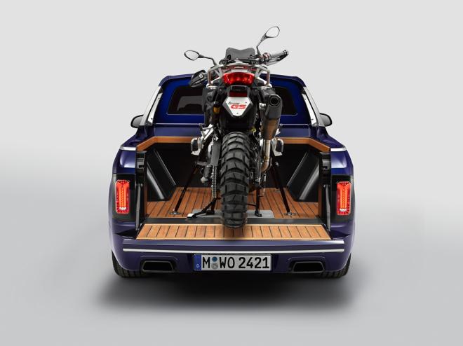 Haul your BMW bike like a boss with the BMW X7 pickup image