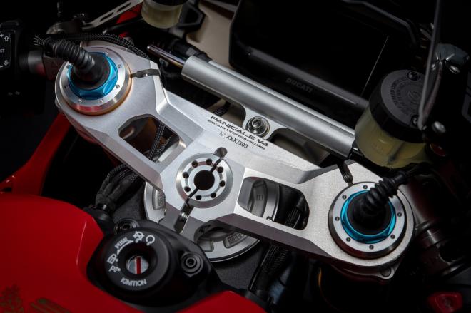 Ducati to unveil 25th anniversary edition 916 image