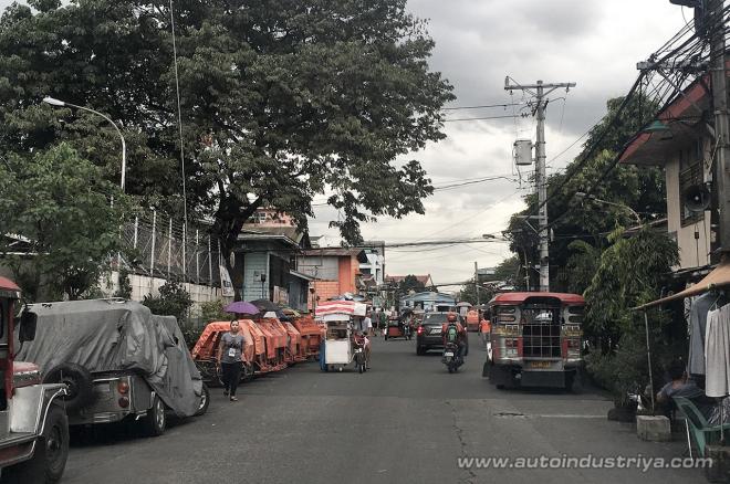 Duterte: Reclaim all public roads to solve traffic image