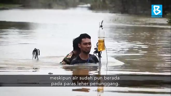 Watch: these guys made their underbone motorcycles a submarine  image