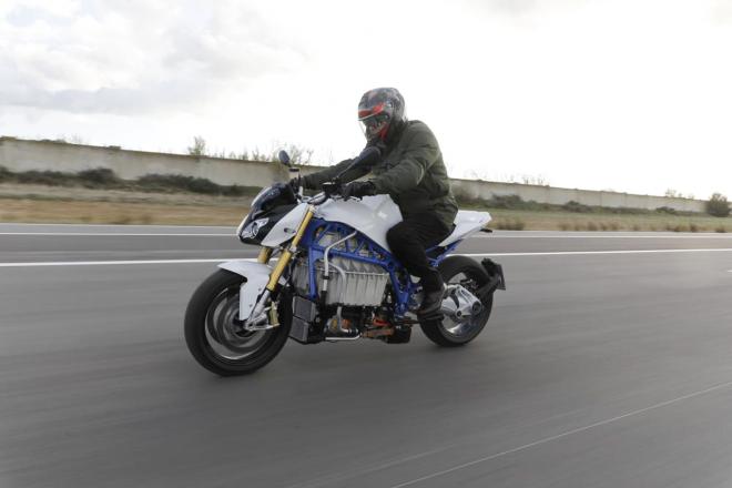 BMW shows off Frankenstein e-S 1000 R image