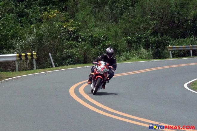 Double yellow vs dashed line: Know the road markings image