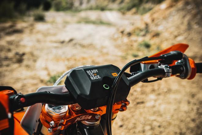 2021 KTM SX range: better chassis and suspension, more reliable engine image