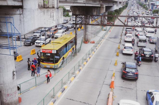 Nebrija: Military, police, gov’t, medical frontliner not allowed on bus lane image