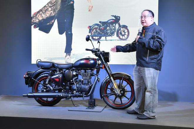 Royal Enfield shows off Classic Stealth Black, new Bullet livery image