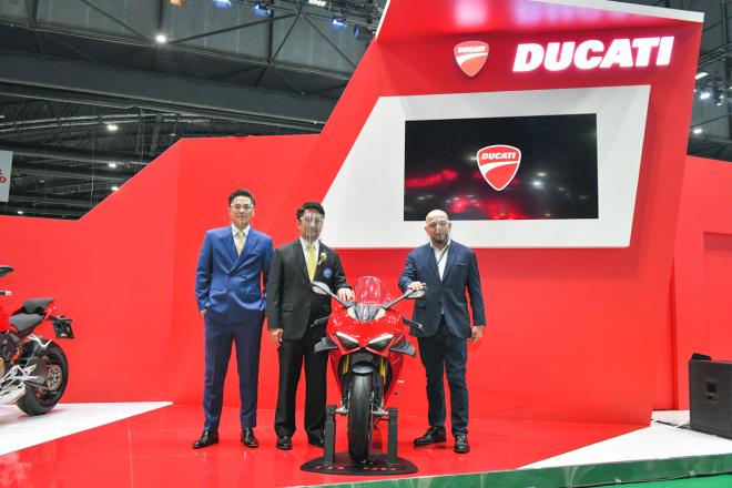 Ducati gives Panigale V4 aero kit for 2020, adds red Diavel image