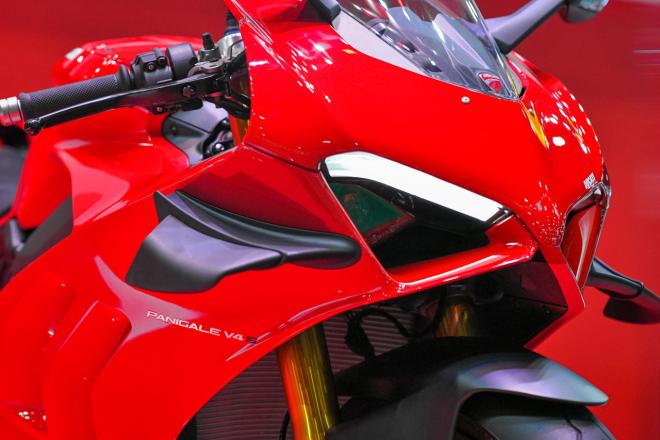 Ducati gives Panigale V4 aero kit for 2020, adds red Diavel image
