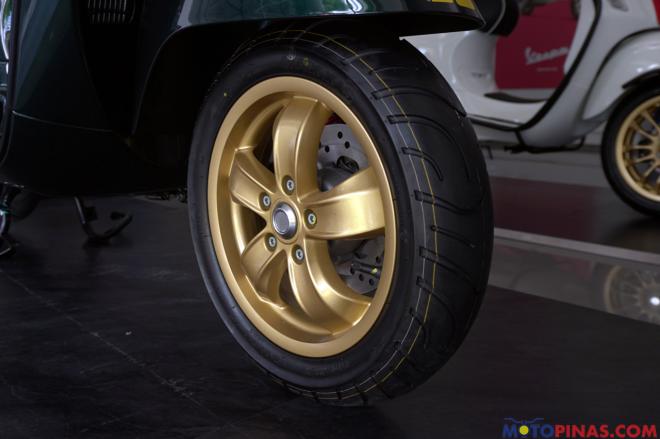Vespa puts classic racing liveries on 2020 GTS Super and Sprint image