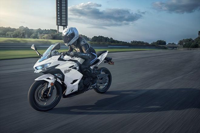 Kawasaki adds new color choices for 2020 Ninja 400 image