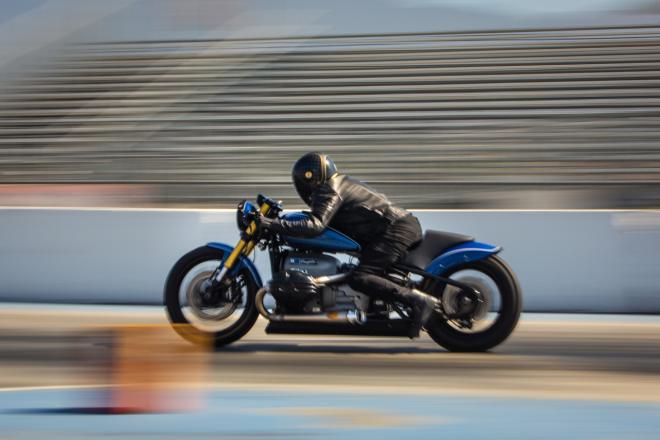 Designer turns 2020 BMW R18 into drag bike image