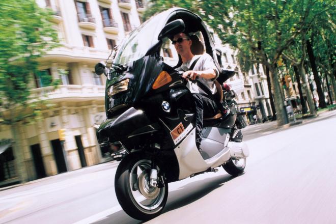 Remember the C1? BMW working on new bike with roof image