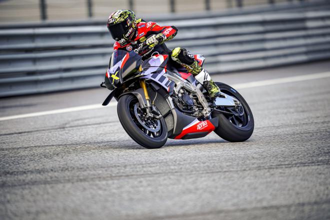 221 HP Aprilia Tuono V4 X is lighter than a CBR250 image