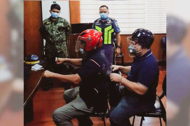 MMDA receives 2,000 MC barriers, donates it back to riders image