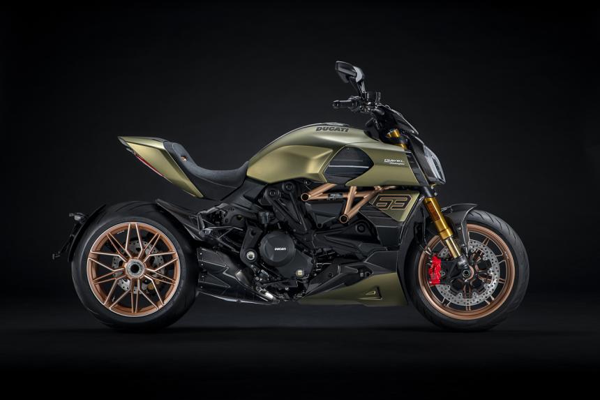 This is the limited edition Ducati Diavel 1260 Lamborghini image