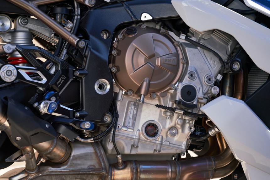 2021 BMW S 1000 R was designed to hoon image