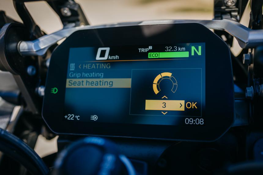 Soon, you can control your BMW motorcycle with gestures image
