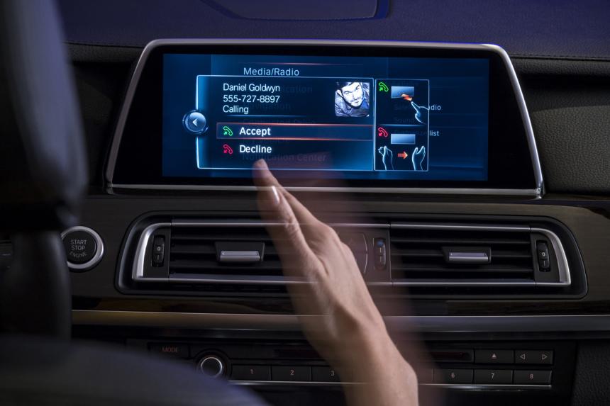 Gesture control coming to BMW motorcycles image