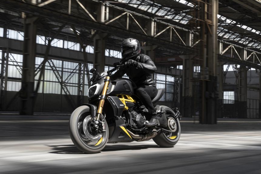 Dilawan: Ducati Diavel 1260 S Black and Steel sports yellow trellis image