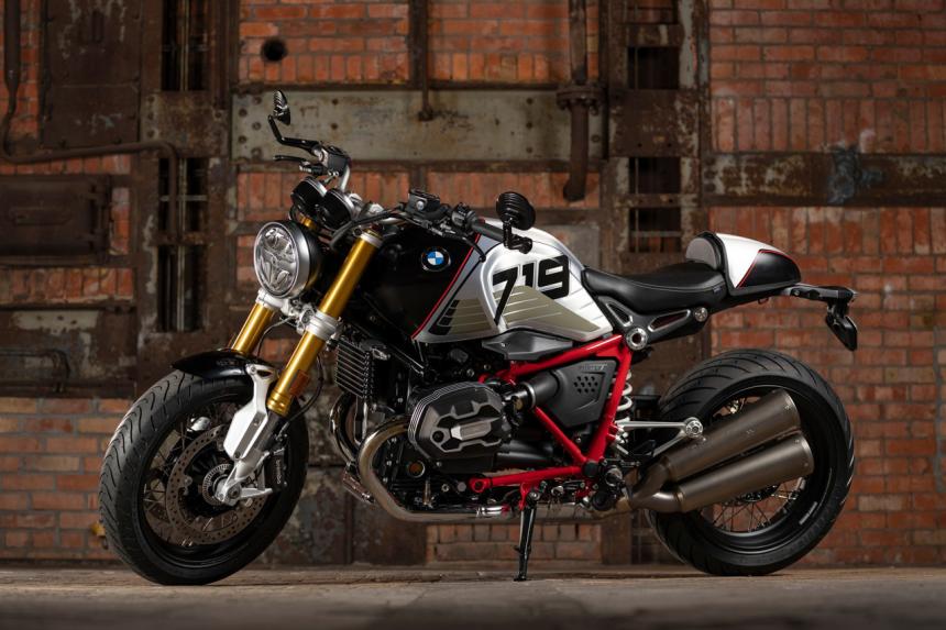 Wire wheels as standard in 2021 BMW R NineT models image
