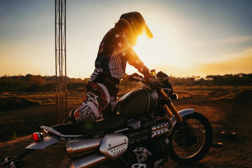 This is the 2021 Triumph Scrambler 1200 XE image