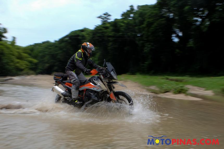 Proposed law wants gov’t to buy only Pinoy-made vehicles image