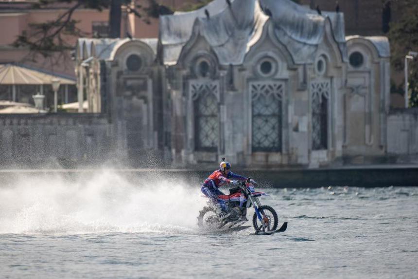 Rider goes from Europe to Asia and back over water image