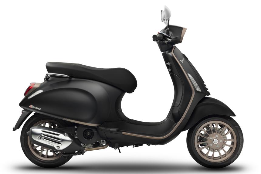 Vespa launches 2021 Sprint S with digital panel image