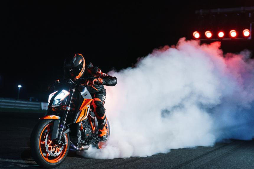 KTM updates the 1290 Superduke for 2022 image