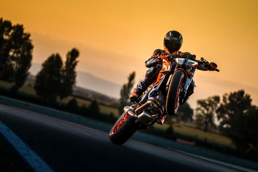 KTM updates the 1290 Superduke for 2022 image