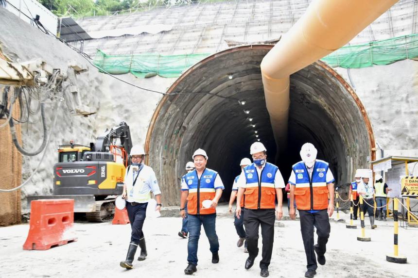 Simultaneous digging done on 2km Davao Tunnel Simultaneous digging done on 2km Davao Tunnel image